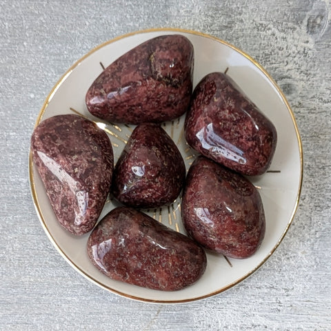Red Wine Quartz Tumblestone