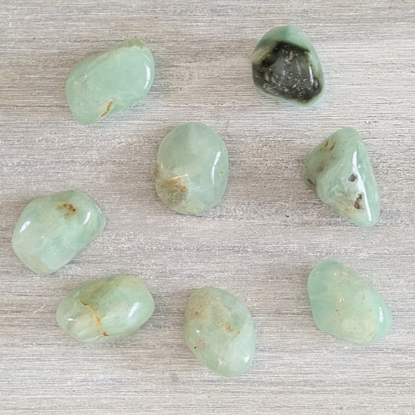 Prehnite tumblestone