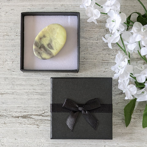 Serpentine Thumb Stone Gift Box