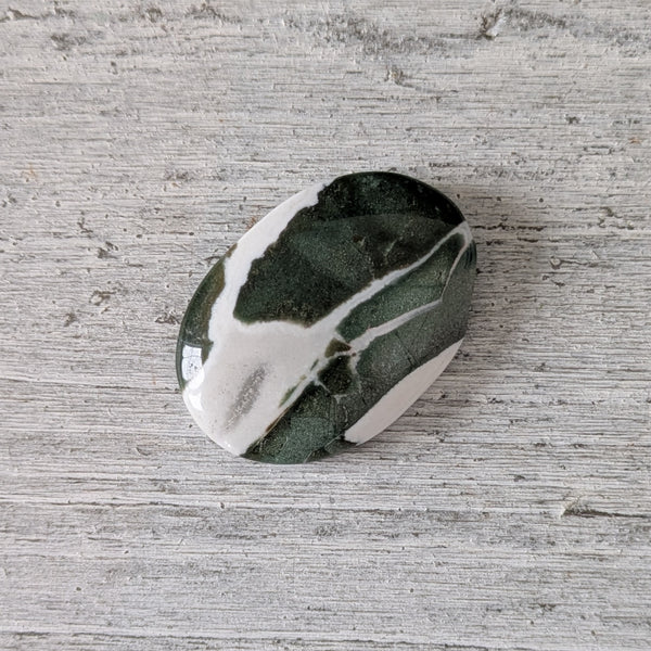 Green Sardonyx Thumb Stone Gift Box