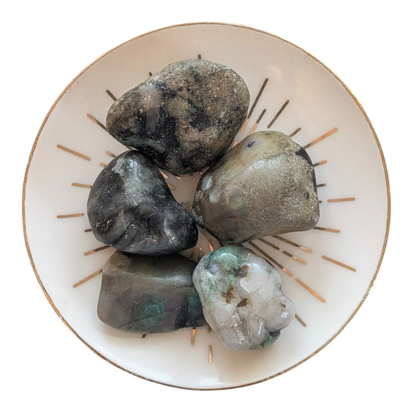 Emerald Tumblestone - Regeration & Recovery Stone - Stone of Love - Heart Chakra - Birthstone for May